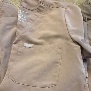 Figs smokey Taupe Scrub Top